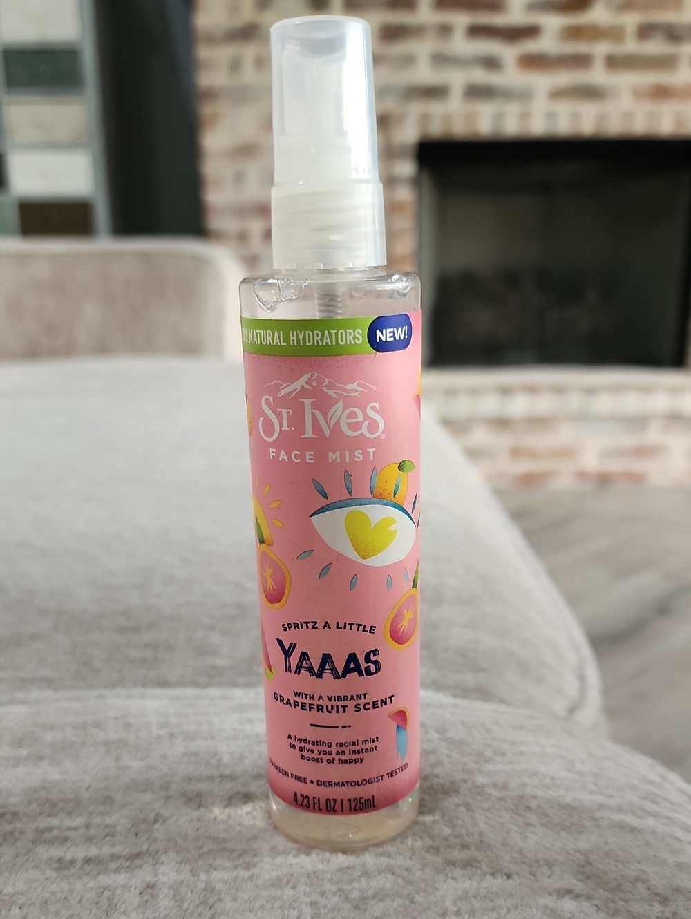 NWT St. Ives Spritz A Little- Grapefruit